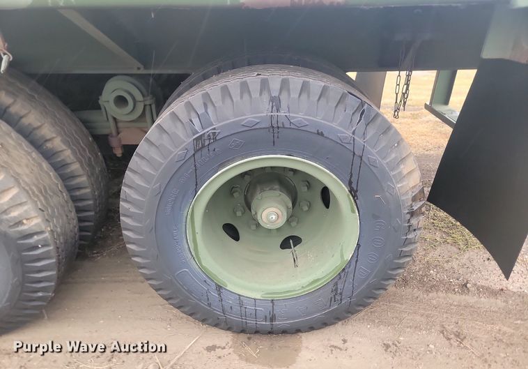 image for item JG9759 1992 Dyna M8714A2  flatbed trailer