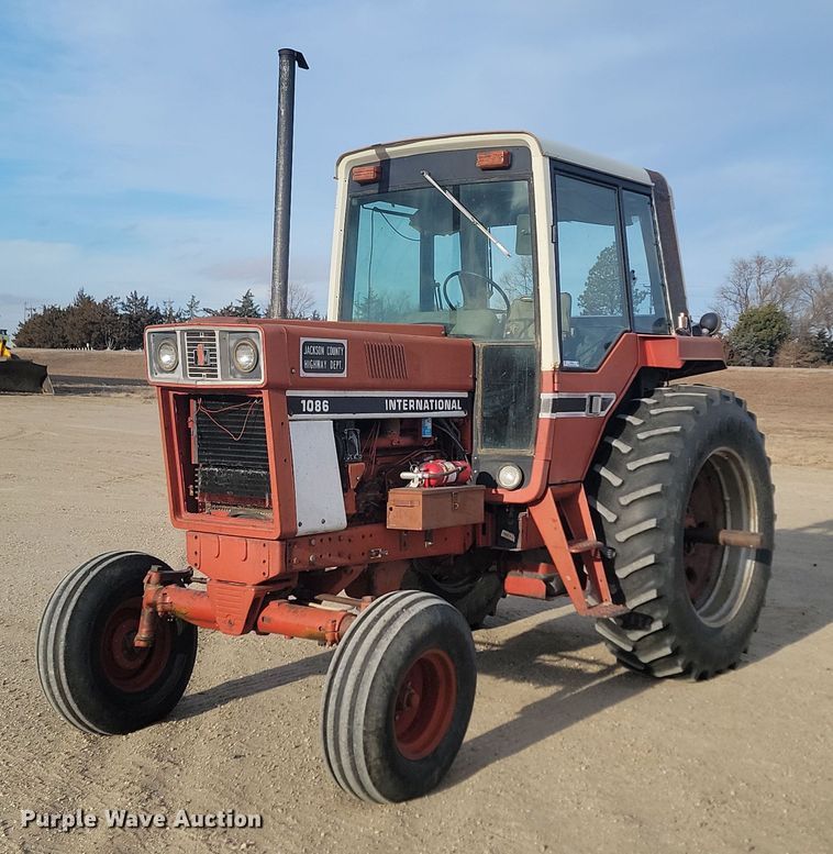 image for item KT9939 1979 International 1086  tractor