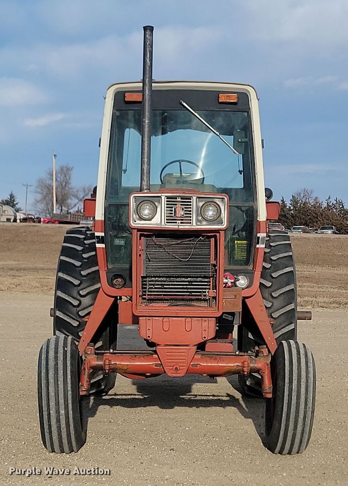 image for item KT9939 1979 International 1086  tractor