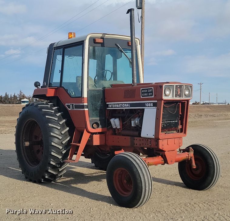 image for item KT9939 1979 International 1086  tractor