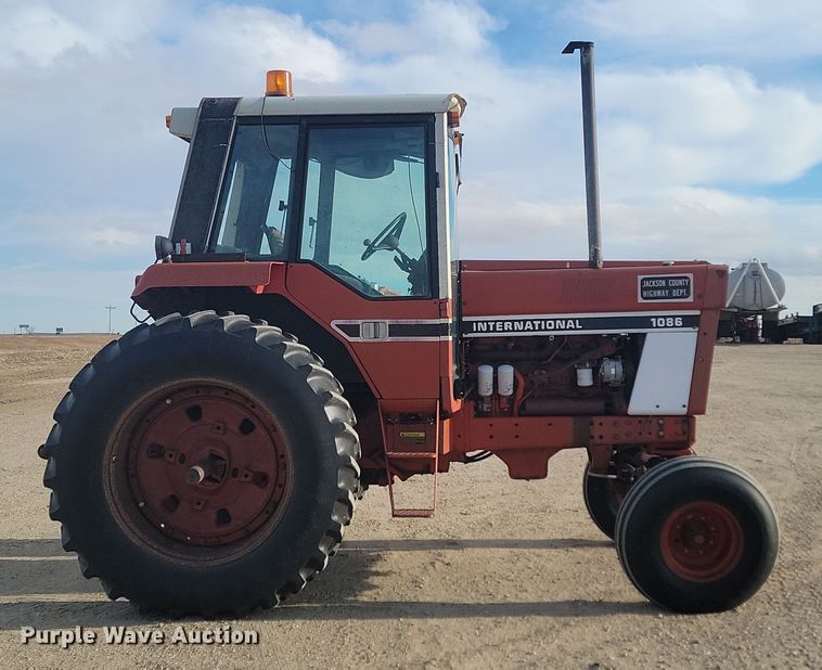 image for item KT9939 1979 International 1086  tractor