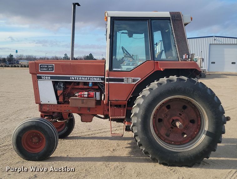 image for item KT9939 1979 International 1086  tractor