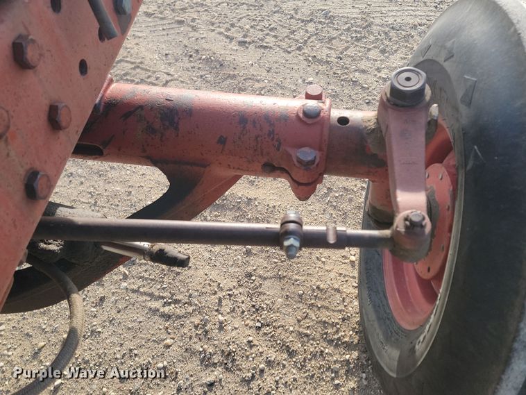 image for item KT9939 1979 International 1086  tractor