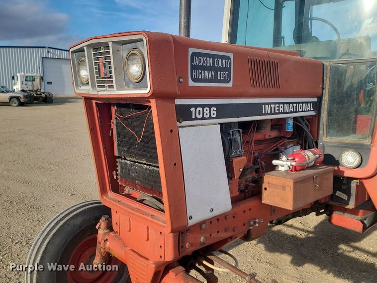 image for item KT9939 1979 International 1086  tractor