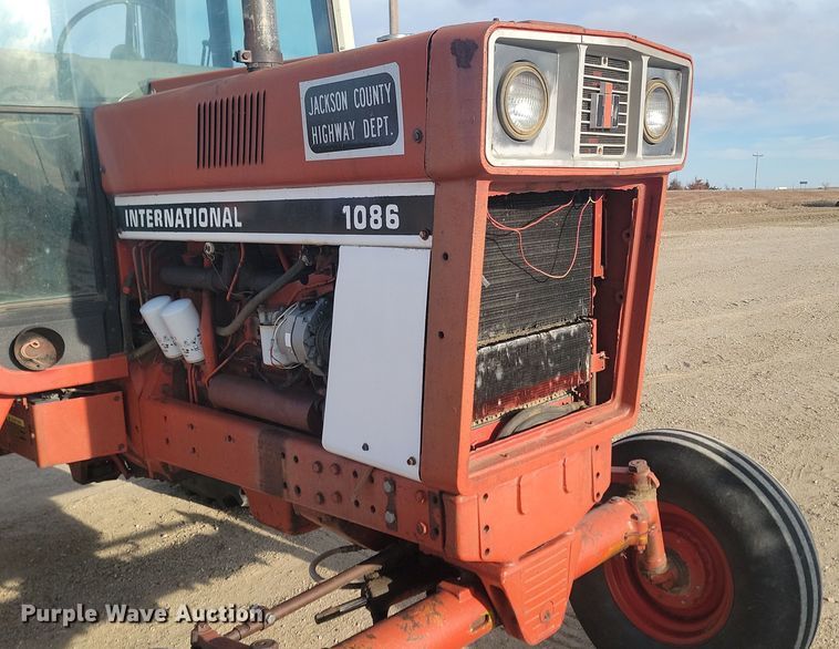 image for item KT9939 1979 International 1086  tractor