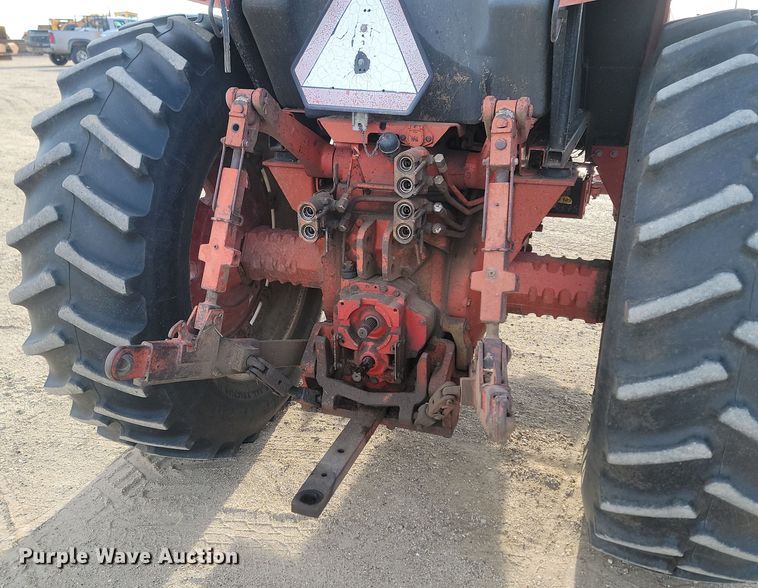 image for item KT9939 1979 International 1086  tractor