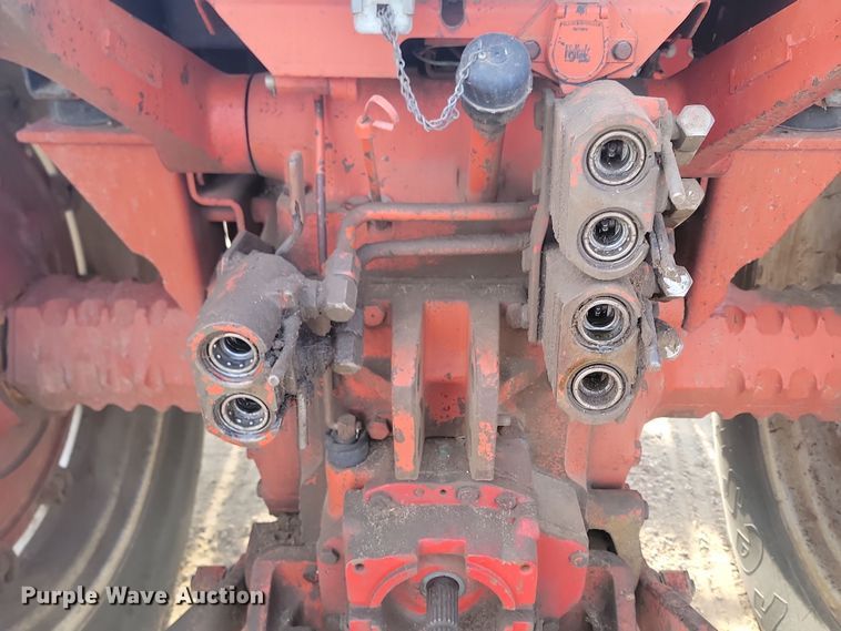 image for item KT9939 1979 International 1086  tractor