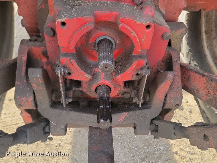 image for item KT9939 1979 International 1086  tractor