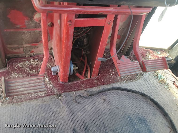 image for item KT9939 1979 International 1086  tractor