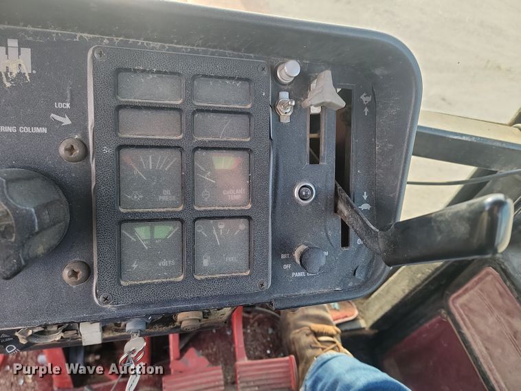 image for item KT9939 1979 International 1086  tractor