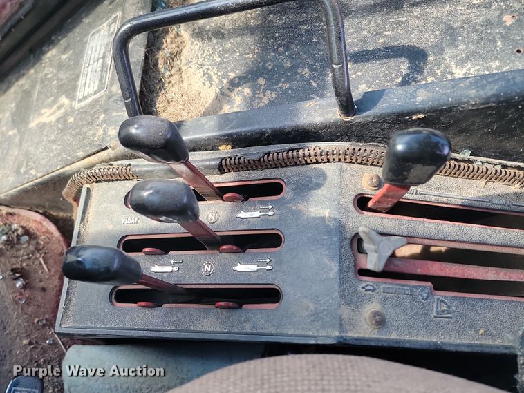 image for item KT9939 1979 International 1086  tractor