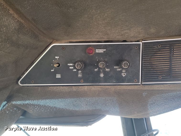 image for item KT9939 1979 International 1086  tractor