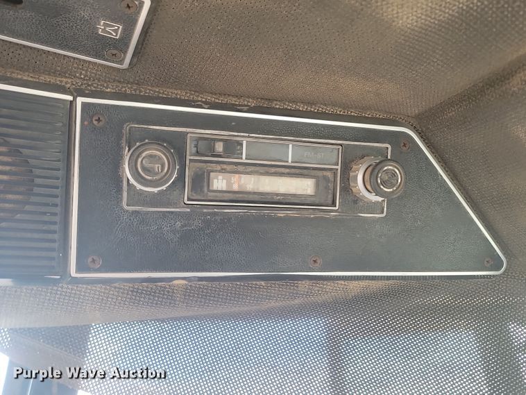 image for item KT9939 1979 International 1086  tractor