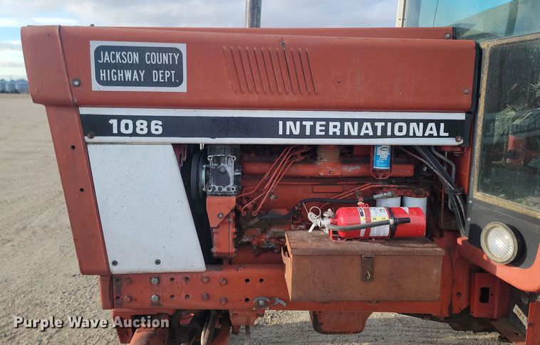 image for item KT9939 1979 International 1086  tractor
