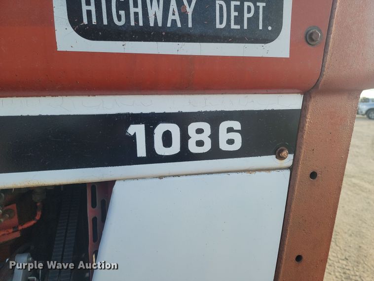 image for item KT9939 1979 International 1086  tractor