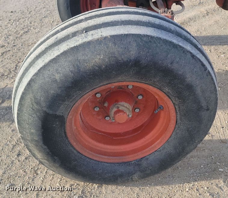 image for item KT9939 1979 International 1086  tractor