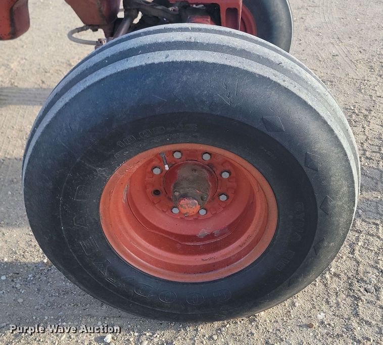 image for item KT9939 1979 International 1086  tractor