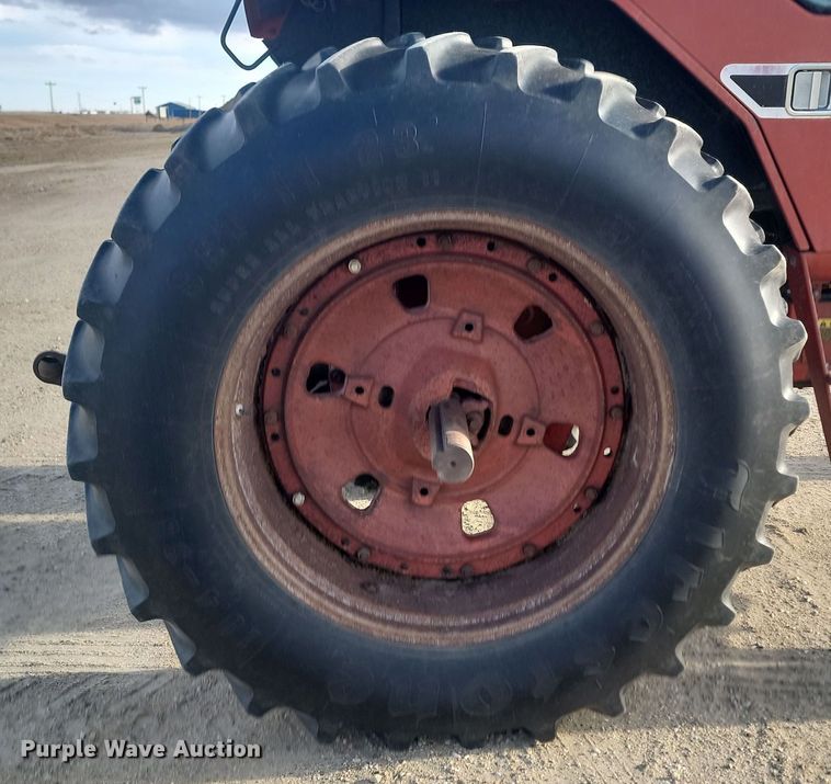 image for item KT9939 1979 International 1086  tractor