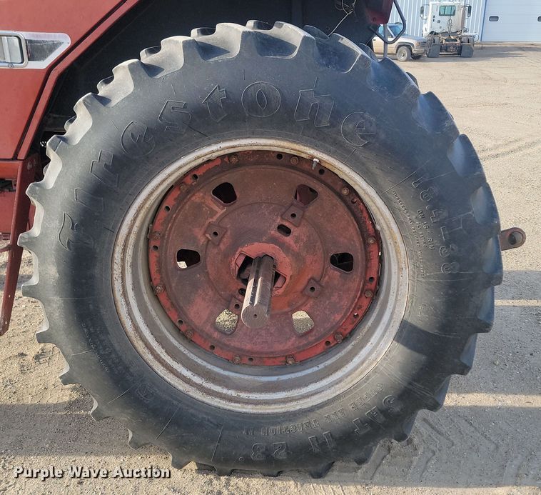 image for item KT9939 1979 International 1086  tractor