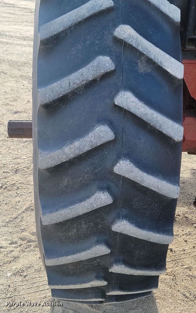 image for item KT9939 1979 International 1086  tractor