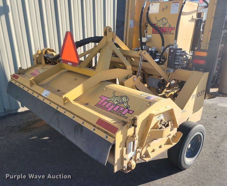 image for item KT9947 Tiger  batwing flail mower