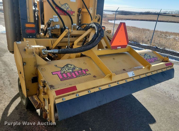 image for item KT9947 Tiger  batwing flail mower