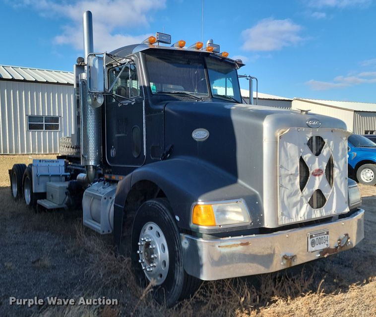 image for item KT9953 1996 Peterbilt 385  semi truck