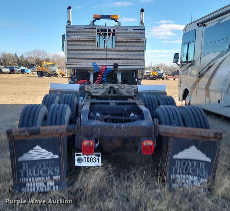 image for item KT9953 1996 Peterbilt 385  semi truck