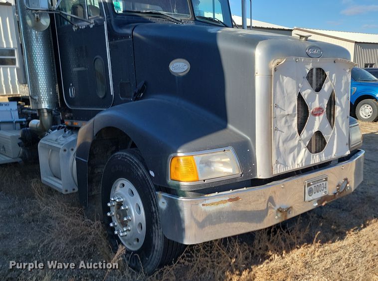 image for item KT9953 1996 Peterbilt 385  semi truck