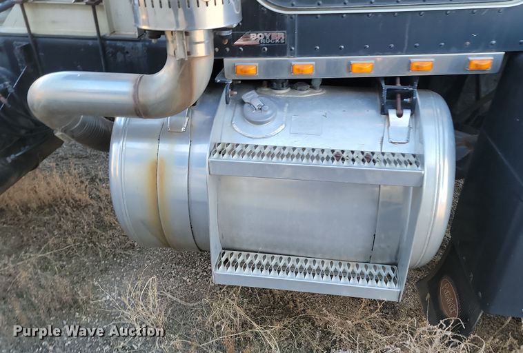 image for item KT9953 1996 Peterbilt 385  semi truck