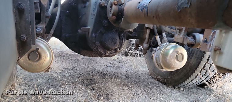 image for item KT9953 1996 Peterbilt 385  semi truck