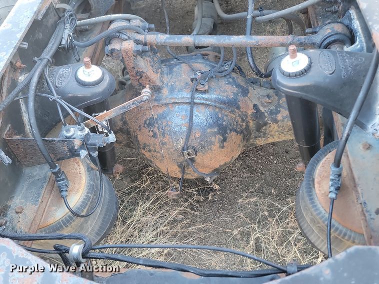 image for item KT9953 1996 Peterbilt 385  semi truck