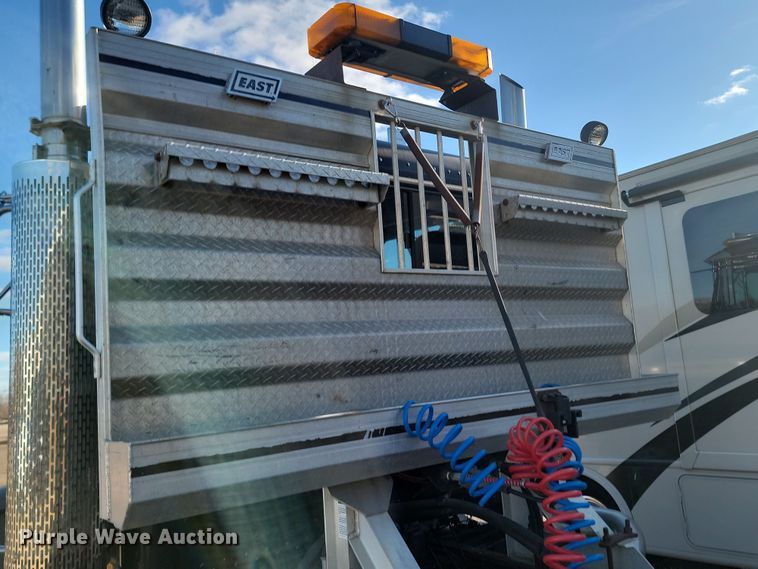 image for item KT9953 1996 Peterbilt 385  semi truck