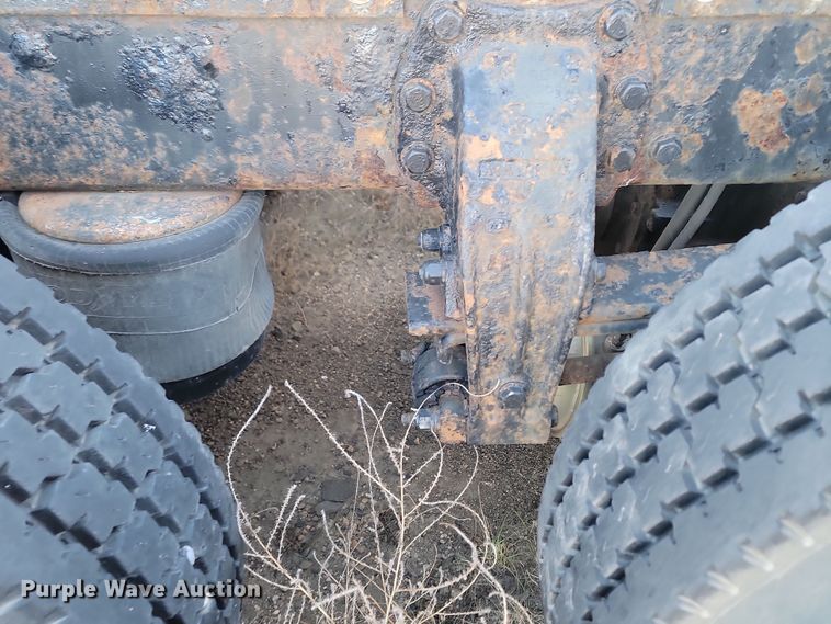 image for item KT9953 1996 Peterbilt 385  semi truck