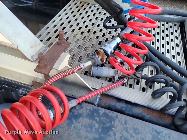 image for item KT9953 1996 Peterbilt 385  semi truck