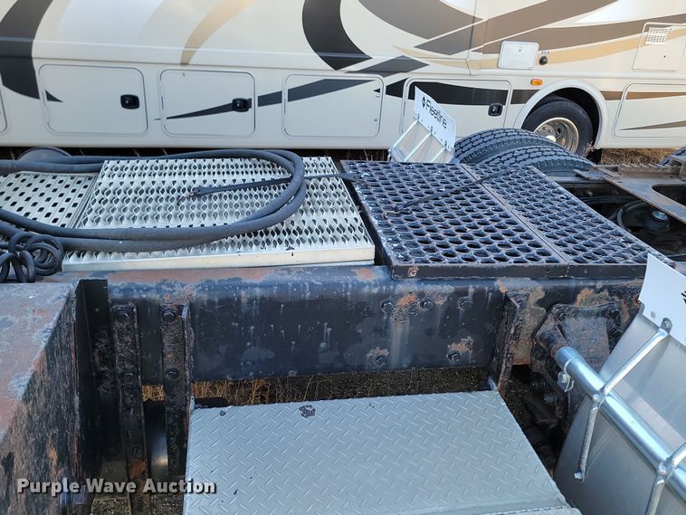 image for item KT9953 1996 Peterbilt 385  semi truck