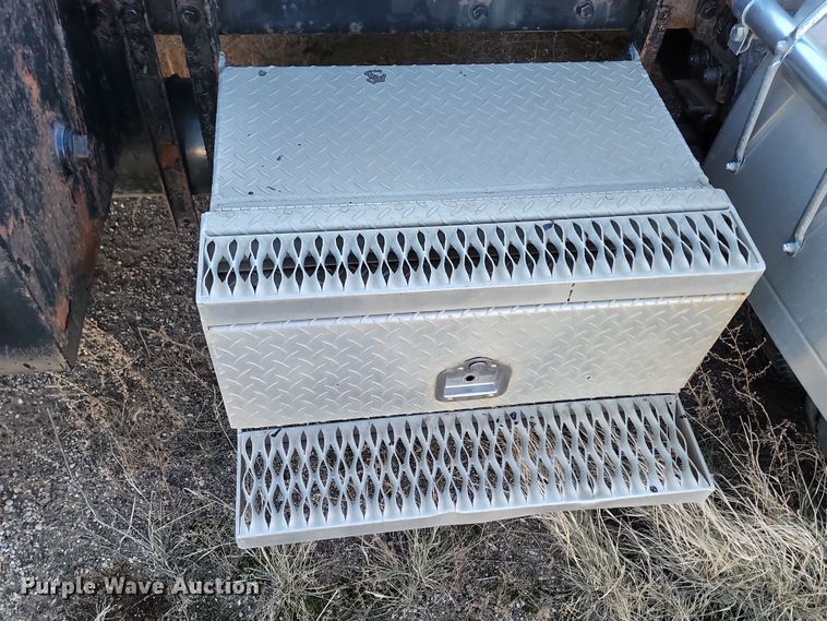 image for item KT9953 1996 Peterbilt 385  semi truck