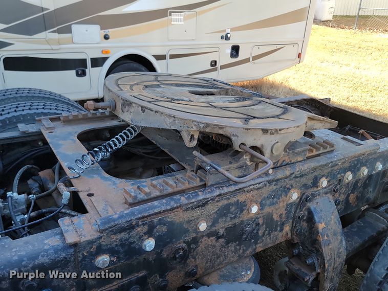 image for item KT9953 1996 Peterbilt 385  semi truck