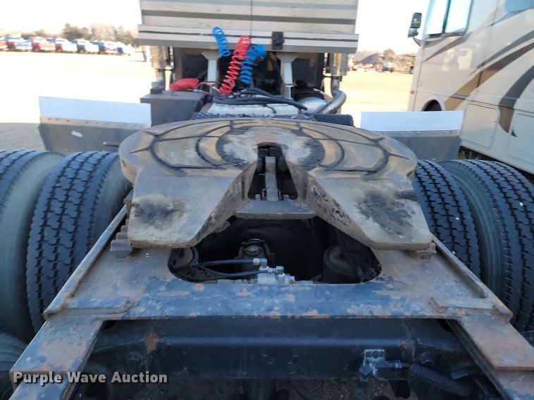 image for item KT9953 1996 Peterbilt 385  semi truck