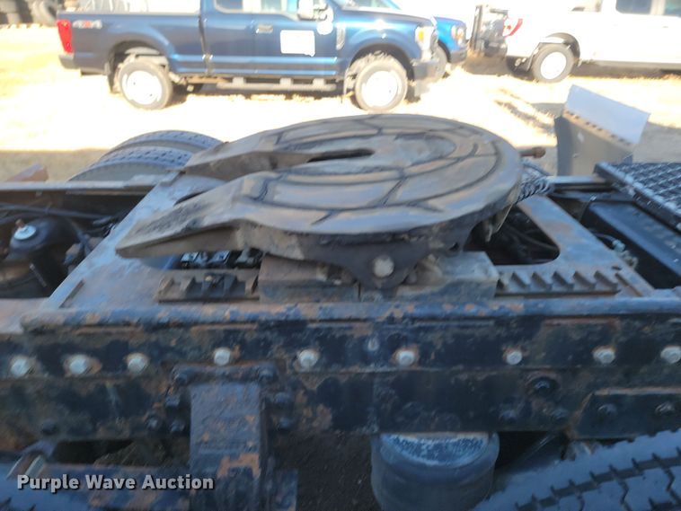 image for item KT9953 1996 Peterbilt 385  semi truck