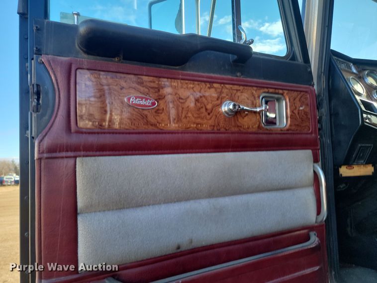 image for item KT9953 1996 Peterbilt 385  semi truck