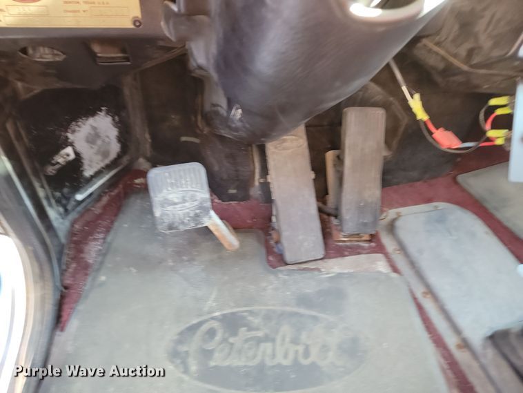 image for item KT9953 1996 Peterbilt 385  semi truck