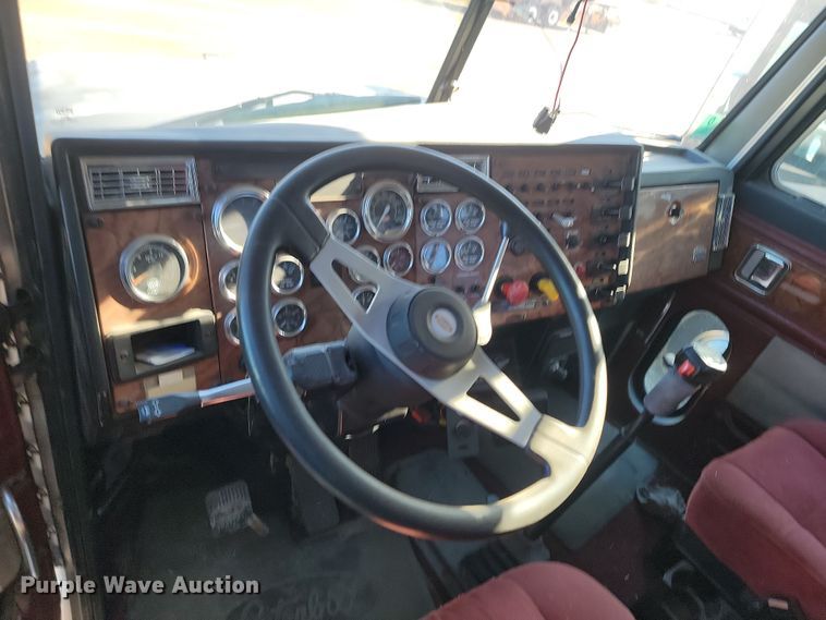 image for item KT9953 1996 Peterbilt 385  semi truck