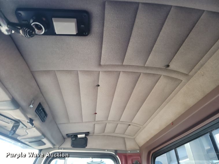 image for item KT9953 1996 Peterbilt 385  semi truck