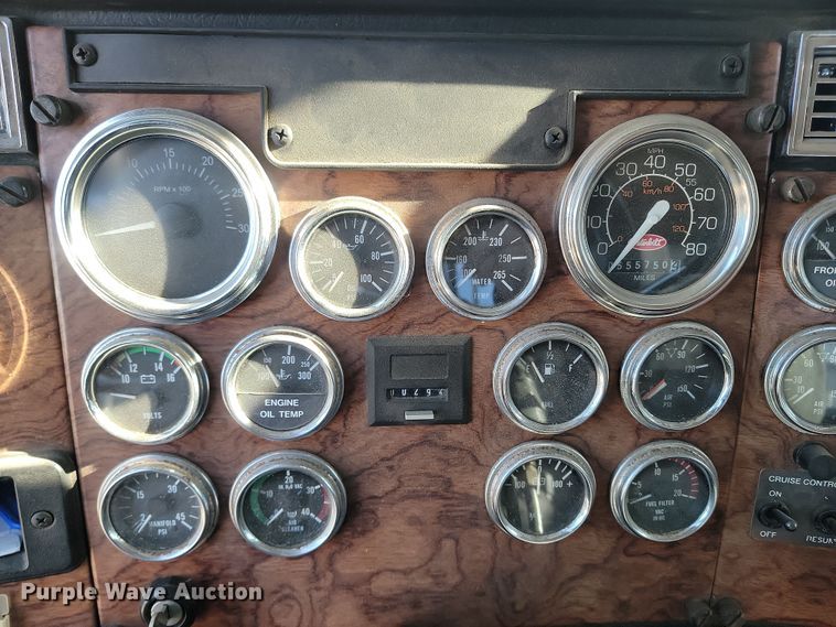 image for item KT9953 1996 Peterbilt 385  semi truck