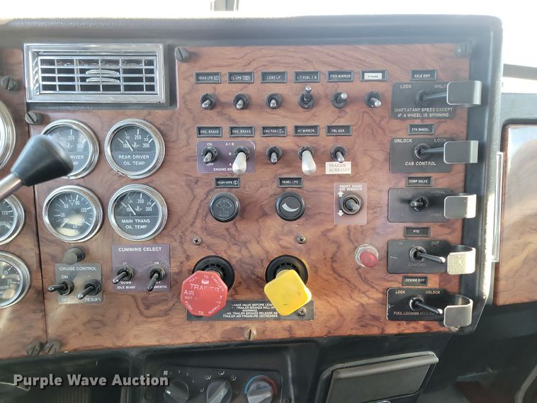 image for item KT9953 1996 Peterbilt 385  semi truck