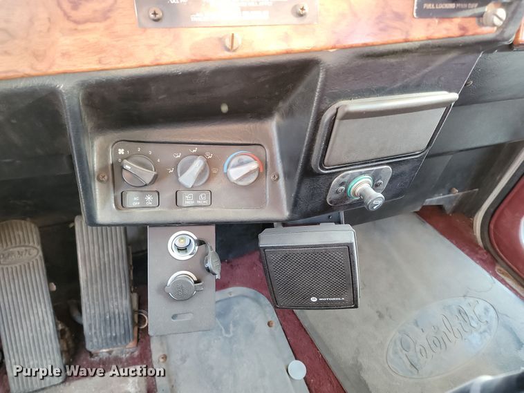image for item KT9953 1996 Peterbilt 385  semi truck