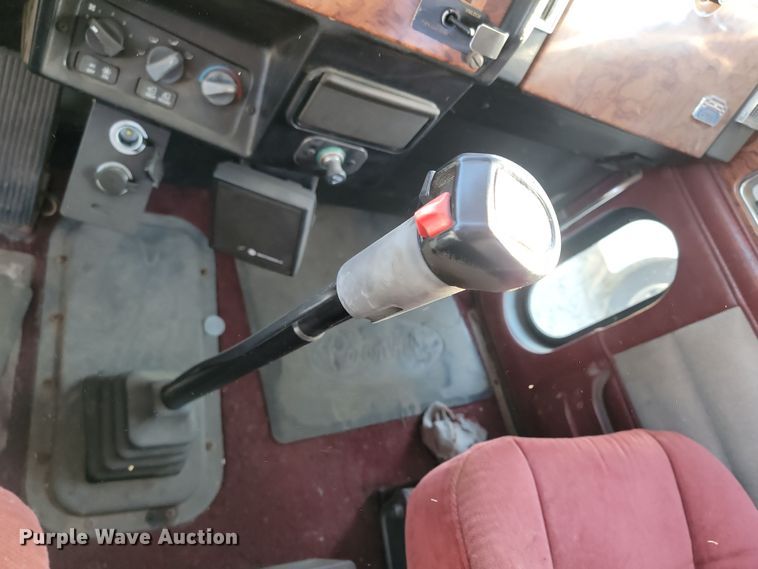 image for item KT9953 1996 Peterbilt 385  semi truck