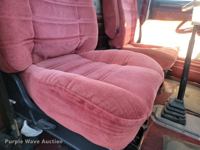 image for item KT9953 1996 Peterbilt 385  semi truck