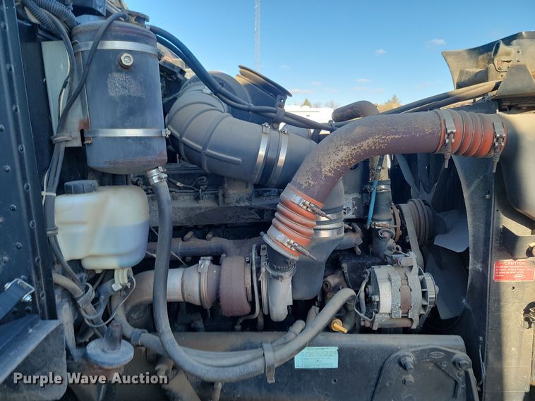 image for item KT9953 1996 Peterbilt 385  semi truck